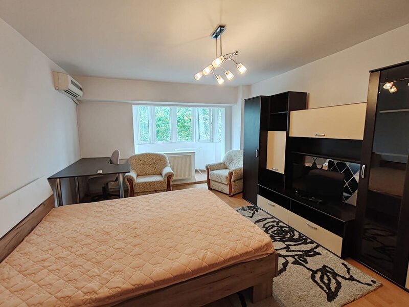 Lacul Tei, inchiriere garsoniera spatioasa, 43 mp, boiler.