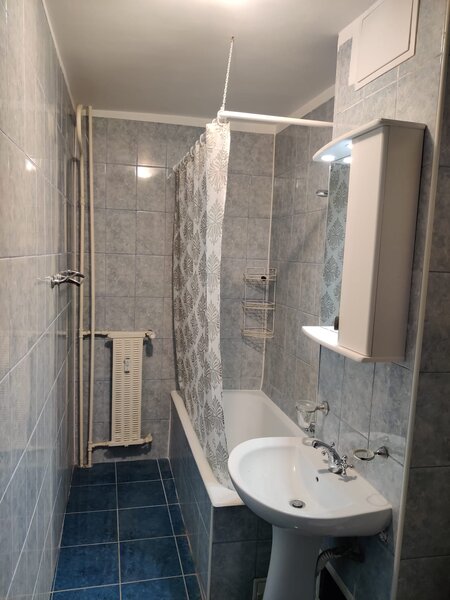 Lacul Tei, inchiriere garsoniera spatioasa, 43 mp, boiler.